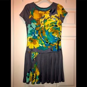 Cool and airy knee length Gray w/floral print dress